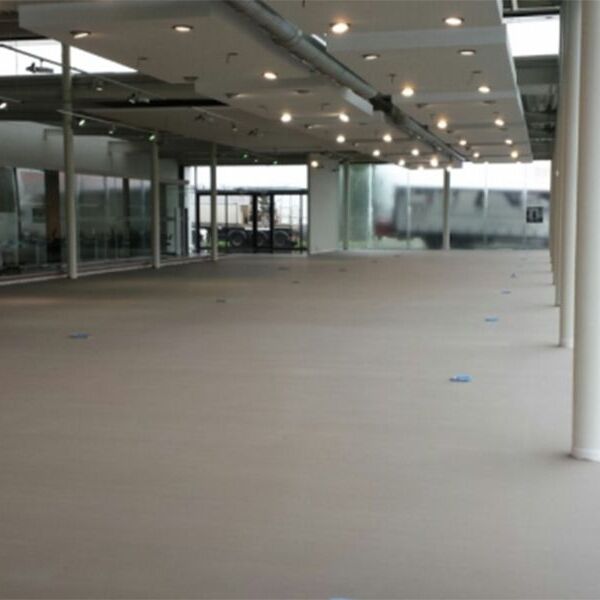 project-vloeren-bmw-showroom-genk-3.jpg